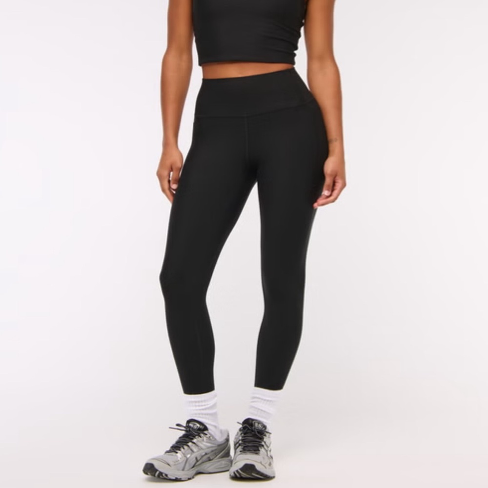 Abercrombie and Fitch YPB SculptLUX Curve Love Medium Short Leggings w/Pockets